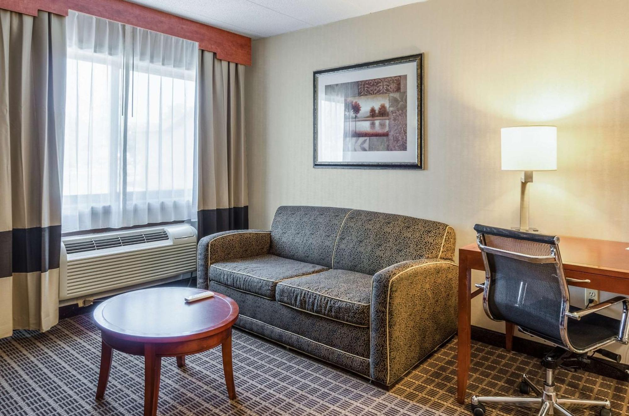 Comfort & Hotel West Springfield